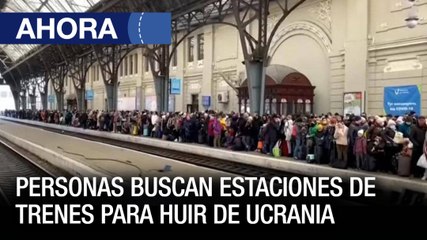 Personas en #Ucrania buscan salir por la frontera huyendo de los bombardeos - #26Feb - Ahora