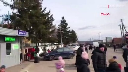 Ukrayna'dan çıkmak isteyen Türkler Polonya sınırında bekliyor