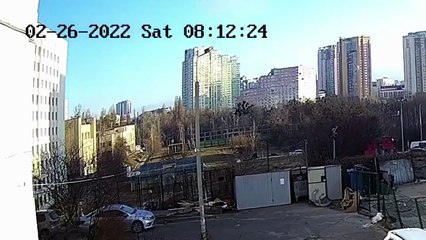 Míssil atinge prédio residencial em Kiev