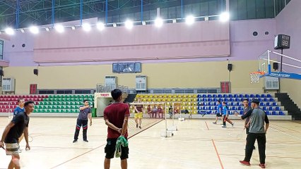 Latihan BADMINTON TRC Kelurahan