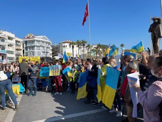 Rusya'nın Ukrayna'ya saldırısı Marmaris'te protesto edildi