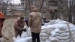 Ukraynalı siviller Rusya'nın saldırılarına karşı önlem alıyor