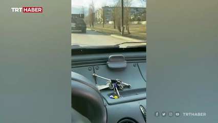 Ukraynalı siviller Rus tanklarına molotof attı