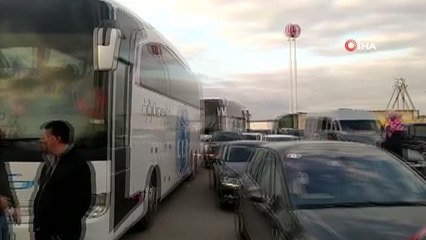 (KİEV)- Kiev'den Tahliye Edilen Türk Vatandaşları Romanya Sınır Kapısına Ulaştı