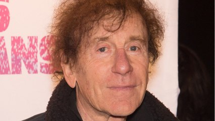 GALA VIDEO - “J’ai l’air abruti” : Alain Souchon toujours aussi nature dans “On refait la télé” !