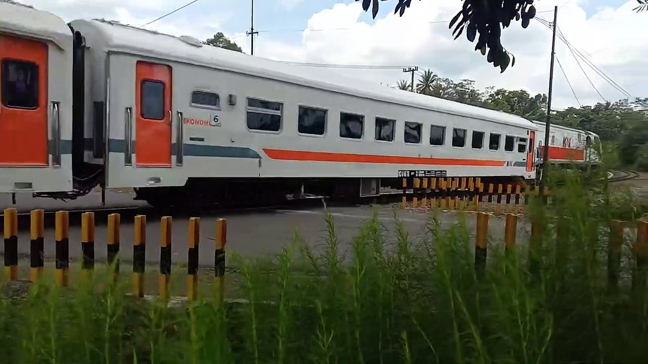 VLOG KERETA  API PENUMPANG