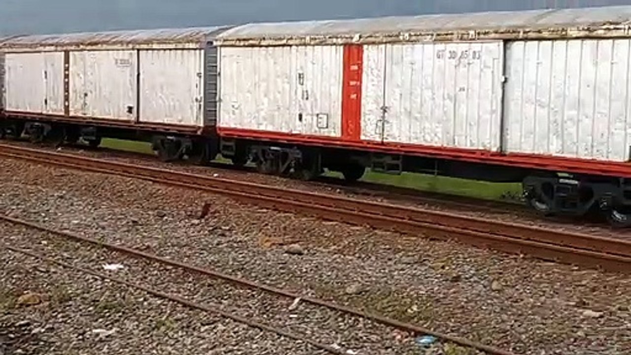 KERETA BARANG PENGANGKUT PUPUK SRIWIJAYA