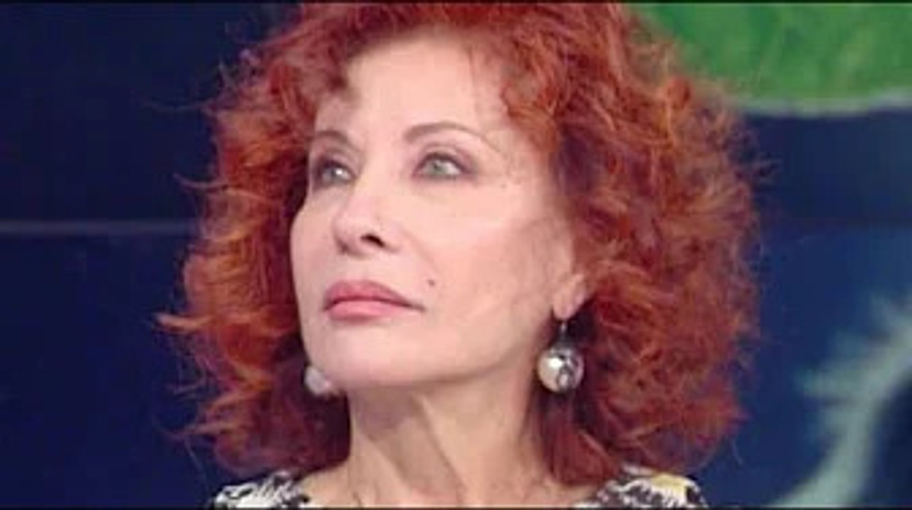 Alda D'Eusanio parla della sua squalifica al GF Vip: "Laura Pausini vuole 1 milione di euro. Voglion