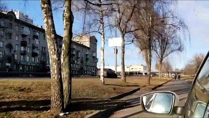 Civis de Kiev resistem à invasão russa protegidos em porões