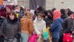 شاهد: تدفق آلاف اللاجئين الأوكرانيين على بولندا ورومانيا والمجر وسلوفاكيا