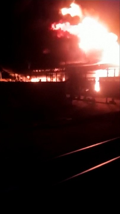شاهد: أوكرانيا تنشر شريط فيديو لما تصفه بقصف روسي لمستودع نفط بالقرب من قاعدة فاسيلكيف الجوية