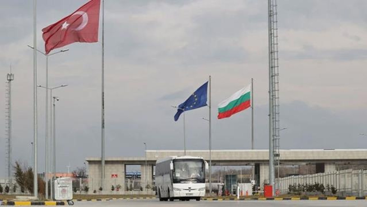 Savaşın ortasından tahliye edilen ilk kafile yurda döndü! Ukrayna'dan yola çıkan Türk vatandaşları ülkeye giriş yapmaya başladı