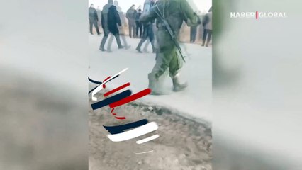 Ukrayna vatandaşları tankı böyle durdurdu!