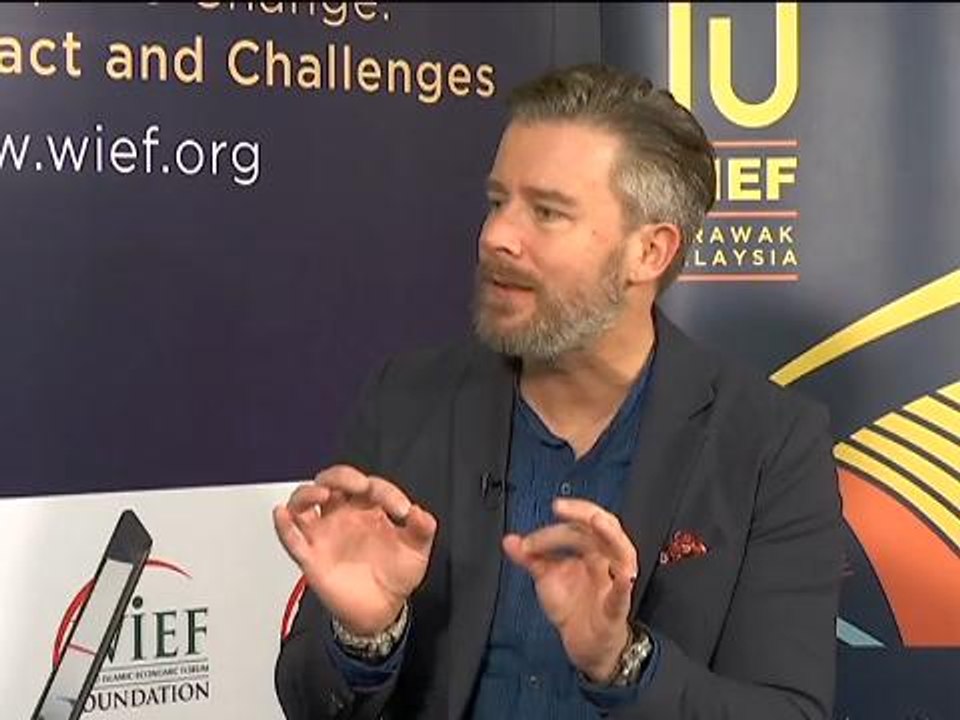 Agenda AWANI: "Mengapa kita tidak memberi peluang untuk masyarakat mendapat sumber berita yang tepat dan boleh dipercayai?"