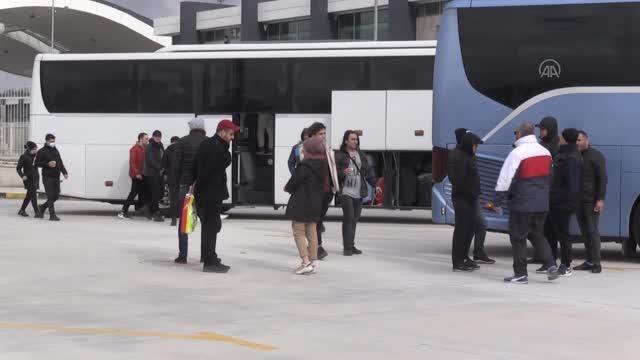 Ukrayna'dan tahliye edilen Türk vatandaşları yurda giriş yapmaya başladı (4)
