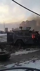 Carro blindado russo é destruído após conflito em Kharkiv, na Ucrânia