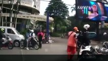 Diduga Terobos Lampu Merah, Pengendara Motor Tabrak Anggota Patwal