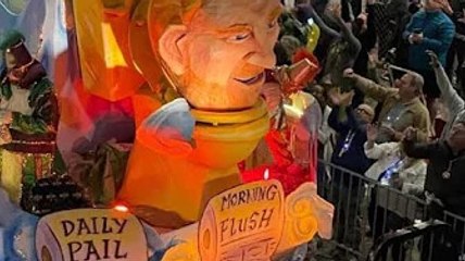 ‘Ridiculing them’ Harry and Meghan fans slam parade float where prince comes out of TOILET
