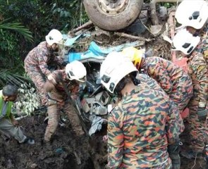 Pemandu tersepit di bawah lori berat berjaya dikeluarkan selepas 8 jam