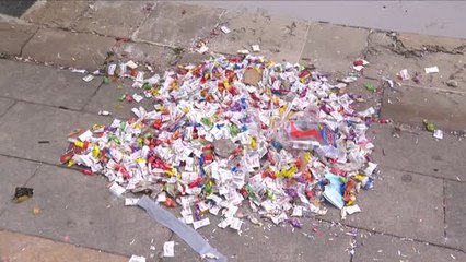 Vilanova recupera su tradicional guerra de caramelos para dar la bienvenida al carnaval
