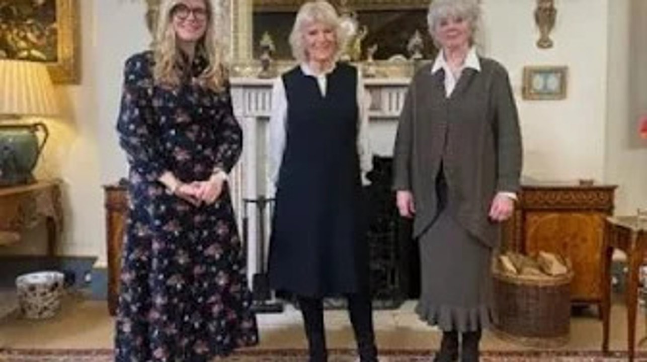 Des mots puissants" Les fans de Royal deviennent frénétiques alors que Camilla parle d'un nouvel hon