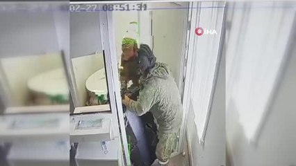 Son dakika haberi: Rus askerleri Ukrayna'da marketi ve döviz bürosunu yağmaladı