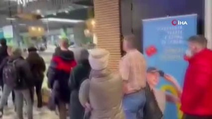 (MOSKOVA)- Ruslar Bankamatiklere Akın Etti