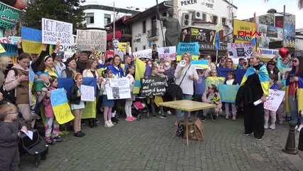 ANTALYA'DAKİ UKRAYNALILAR: DÜNYAYI BU ANLAMSIZ SAVAŞI DURDURMAK İÇİN BİRLEŞMEYE ÇAĞIRIYORUZ