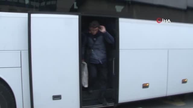 Ukrayna'dan tahliye edilen Türk vatandaşları İstanbul'a geldi