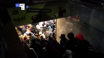 حشود في محطة قطارات لفيف في انتظار الفرار من أوكرانيا