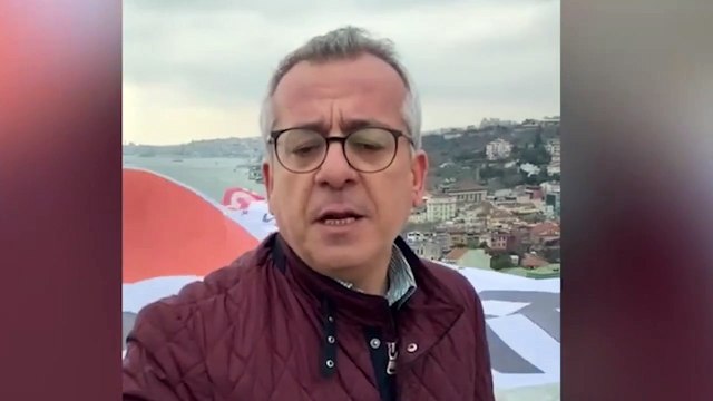 TDP, 15 Temmuz Şehitler Köprüsü'ne 'Savaşa Hayır' pankartı astı