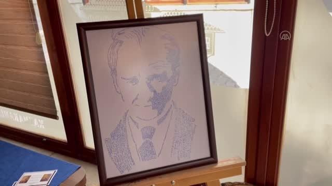 İsimlerle çizdiği resimleri sergide sanatseverlerin beğenisine sundu
