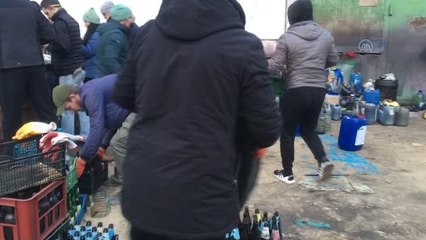 ZAPORIJYA - Ukraynalı siviller Rus güçlerinin kente girmesi olasılığına karşı molotof kokteyli hazırladı