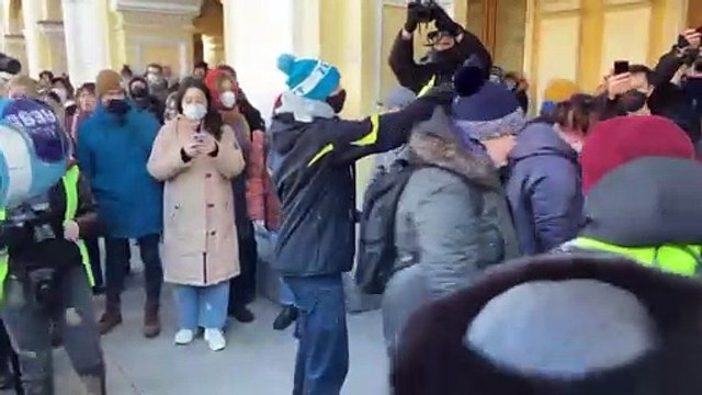 Демонстрации в поддержку Украины и против войны