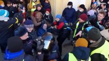 اعتقال أكثر من 900 شخص في مظاهرات مناهضة للحرب في 44 مدينة في روسيا