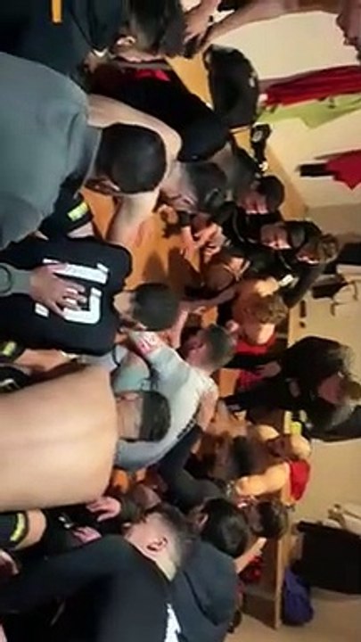 Célébration de nos seniors 1 après la victoire contre Chapon-Marenn