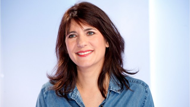 VOICI : Estelle Denis pousse un coup de gueule sur Twitter : les internautes voient rouge
