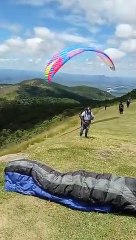 Piloto morre depois de parapente despencar no Pico da Ibituruna