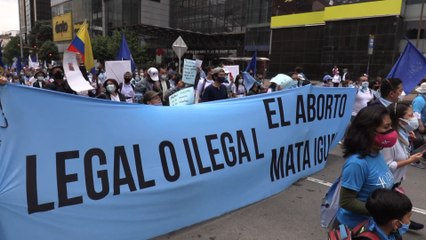 Miles de personas rechazan la despenalización del aborto en Colombia