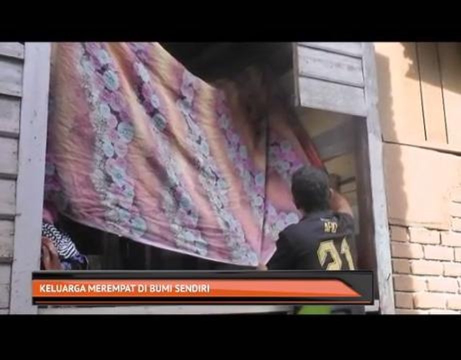 Keluarga merempat di bumi sendiri