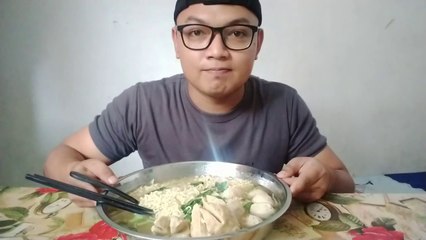 Makan bakso urat cabe nya muncrat