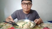 Makan bakso urat cabe nya muncrat