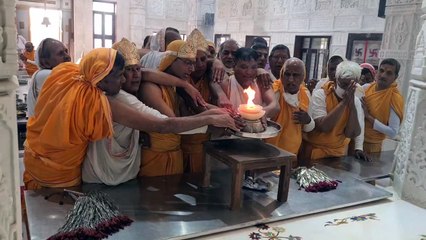 Munisuvratnath celebrated the festival of salvation of God