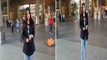 Rhea Chakraborty Mumbai Airport पर आईं नजर, दिखा अलग अंदाज, Viral Video | FilmiBeat