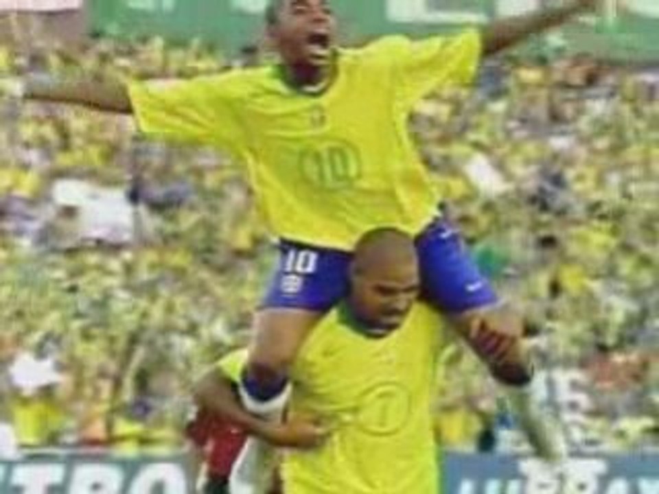 Nike_Joga_Bonito_Brasil_(Kaka-Ronaldinho_Adriano_Rooney)