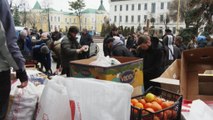 Ukrainians organize aid for both refugees and soldiers