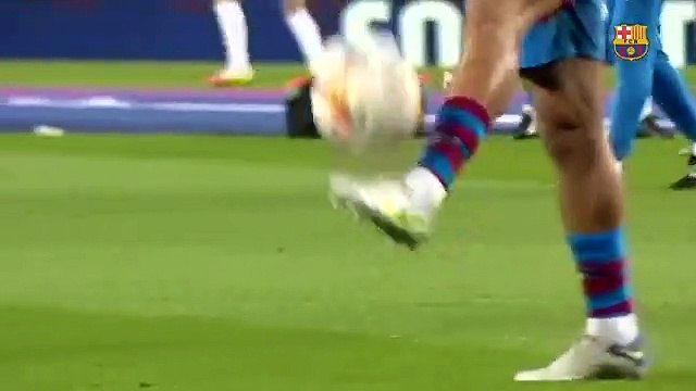 Toques de balón de Araujo antes del Barça-Athletic / FCB