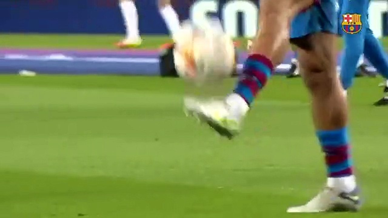 Toques de balón de Araujo antes del Barça-Athletic / FCB