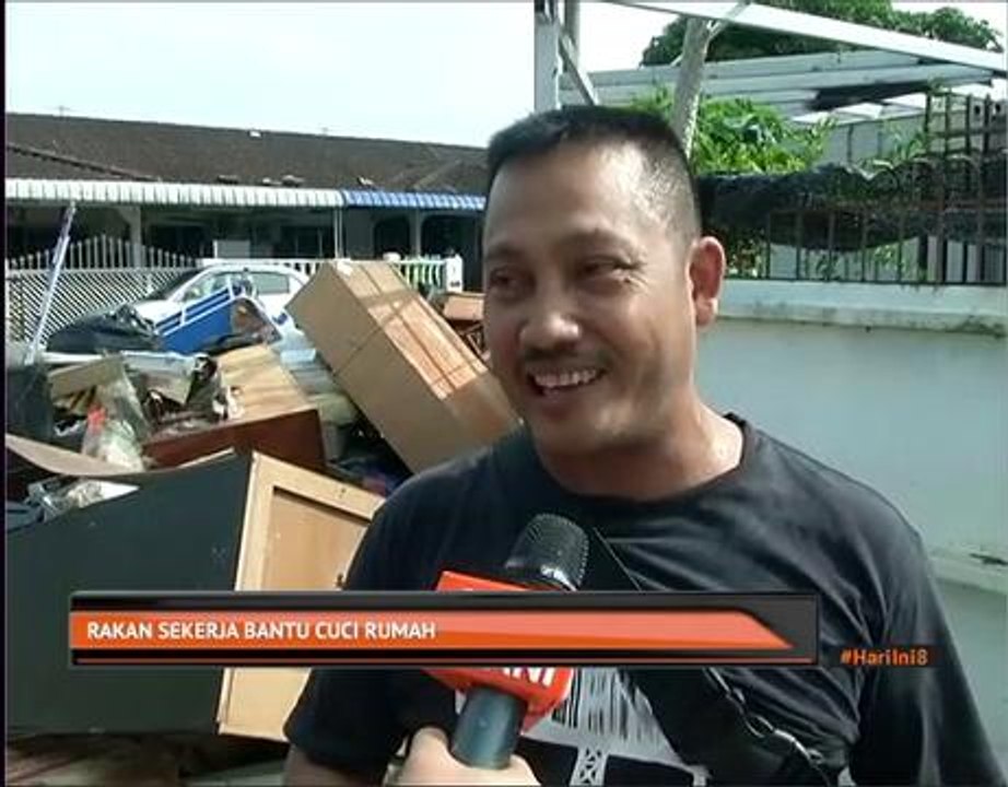 Rakan sekerja bantu cuci rumah