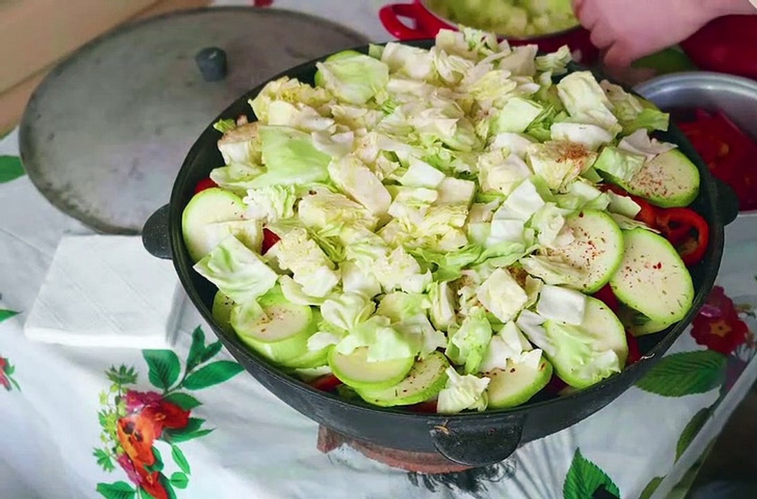 Cabbage toping while cooking vegitable